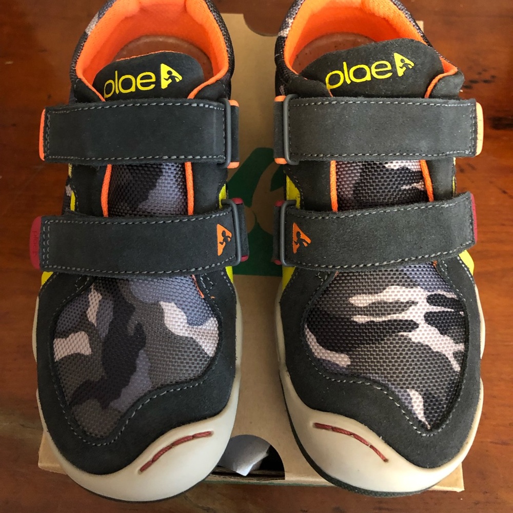 NIB Little boy Plae brand shoes